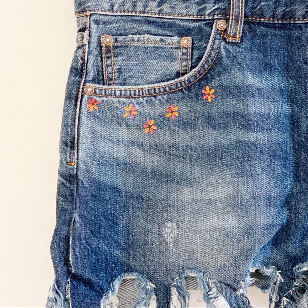 Free People Embroidered Shorts w/ Frayed Hem SZ 30 - Picture 3 of 12